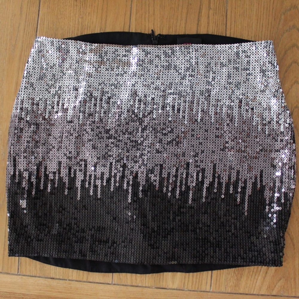 Bebe Preowned Ombré Sequin Mini Skit XS Colorway BLK